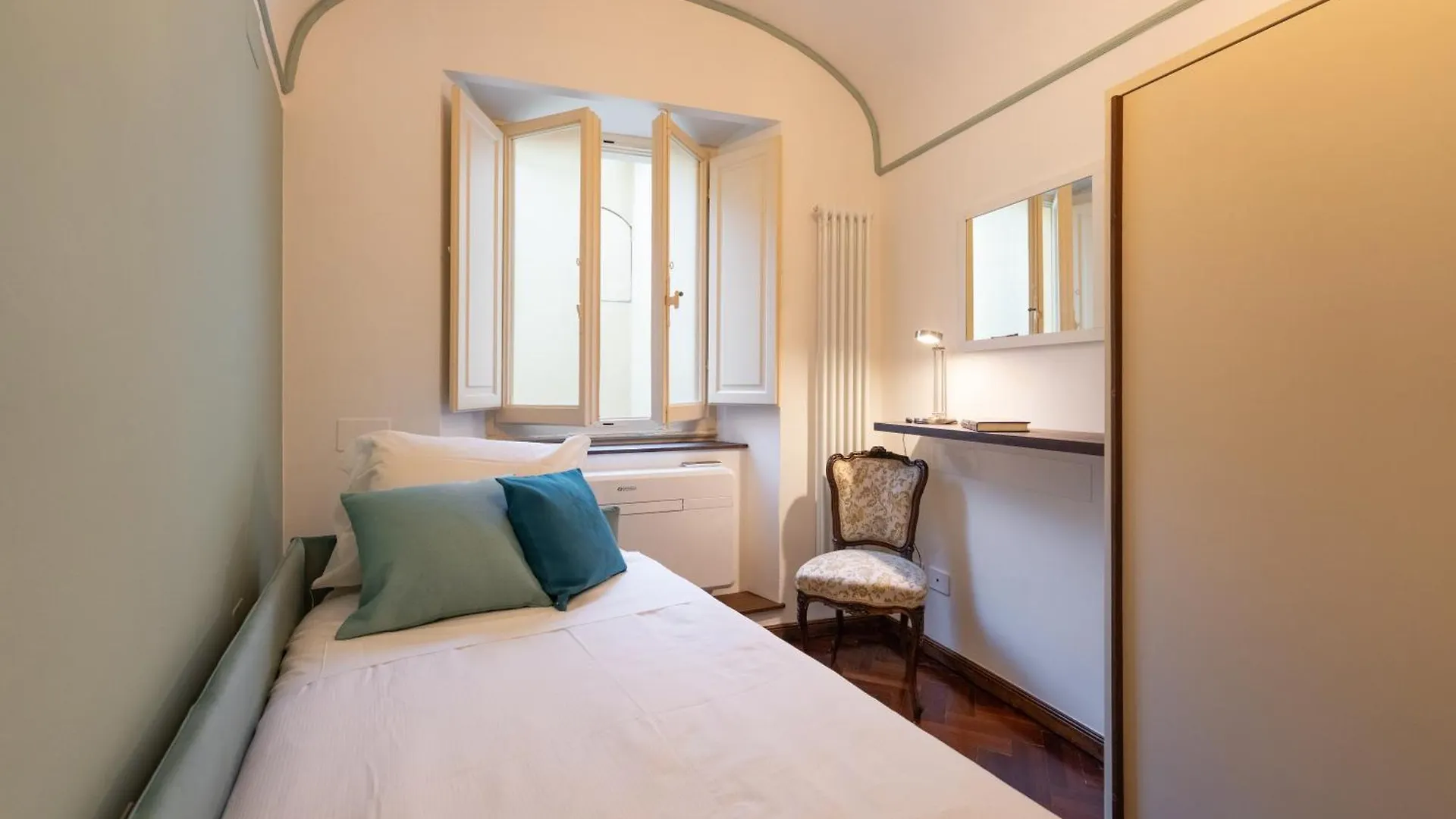 Lungarno Vespucci Charming Apartment Флоренция 0*,